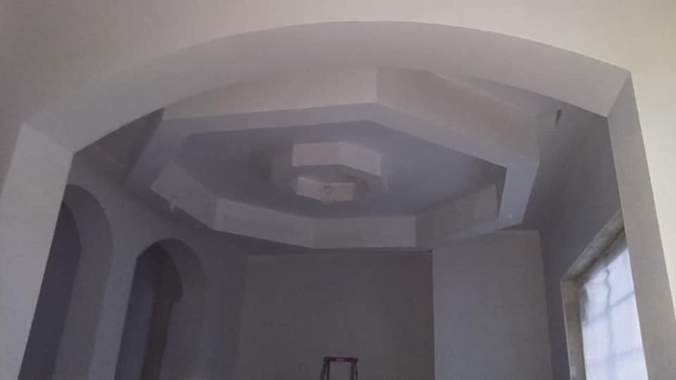 Tray ceiling detail in a custom interior
